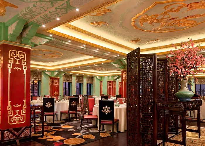 Fairmont Peace Hotel On The Bund